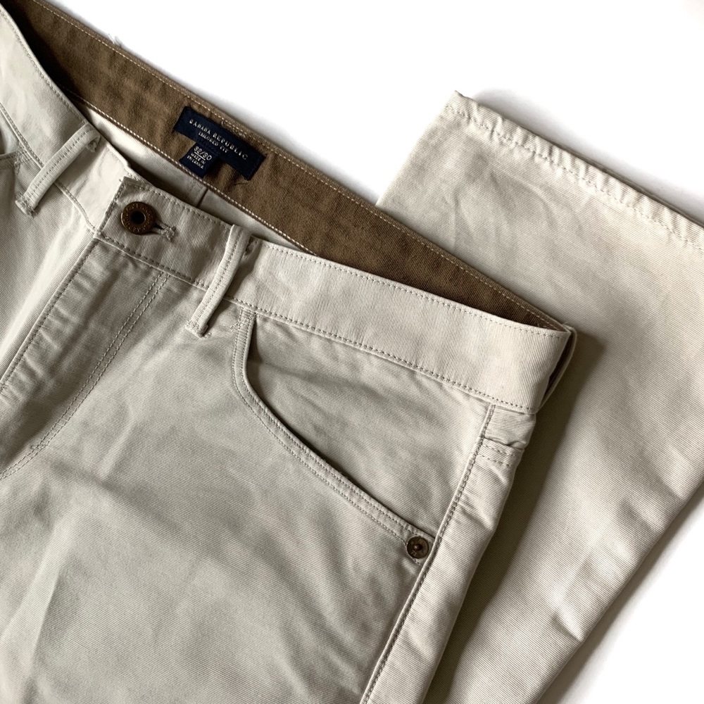 SOLD | banana republic • tailored fit traveler pant |